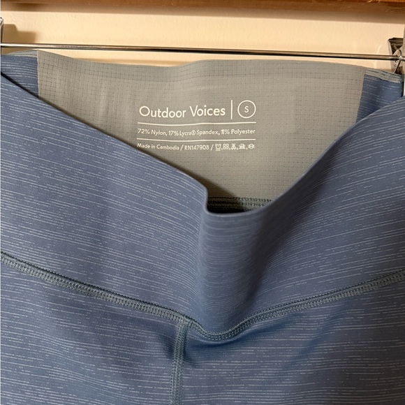 Blue Outdoor Voices 3/4 Warmup Legging Athleisure Athletic Capri Yoga & Workout - Picture 3 of 3